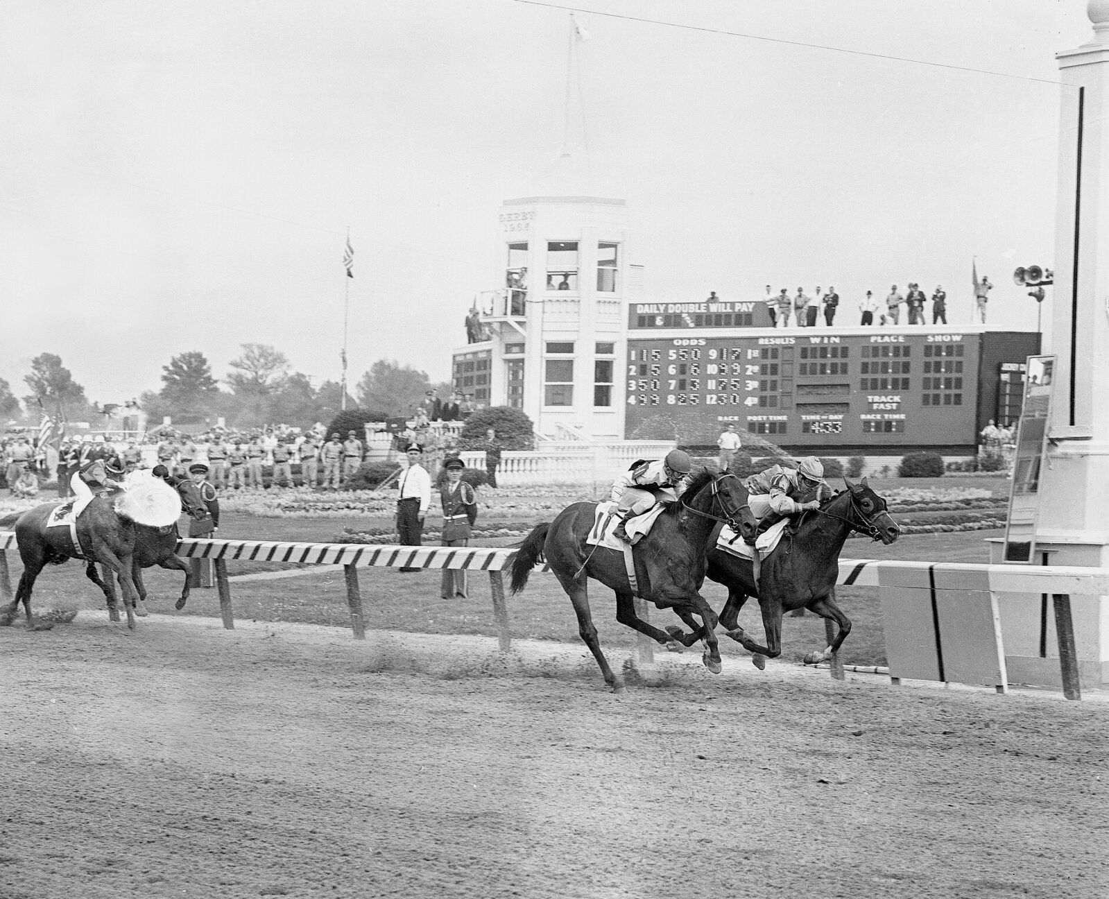 1964: Northern Dancer wins the Kentucky Derby